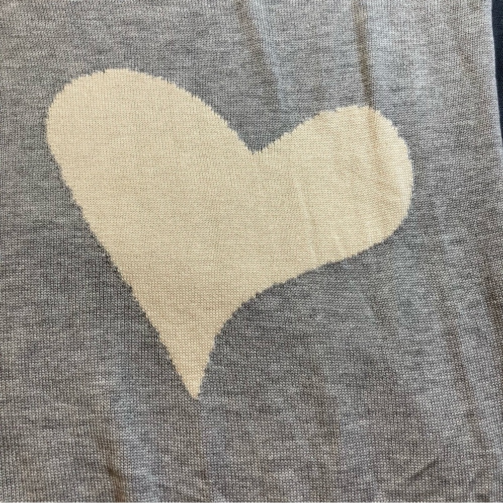 Laurie Felt V-Neck Sweater in Gray with Cream Hearts - Picture 8 of 8